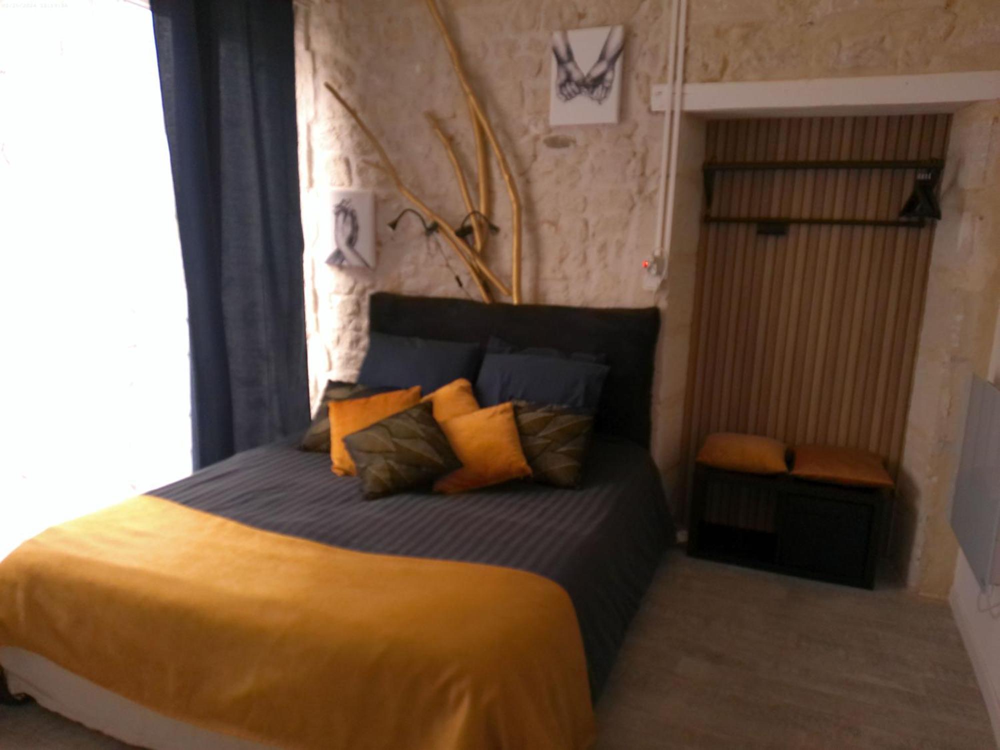 A 2 Pas D Azay Hotell Neuil Exteriör bild